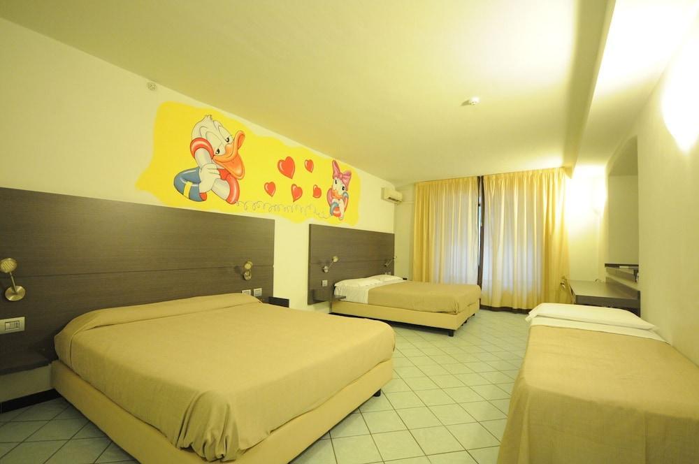 Hotel Tirreno Marina di Massa Εξωτερικό φωτογραφία