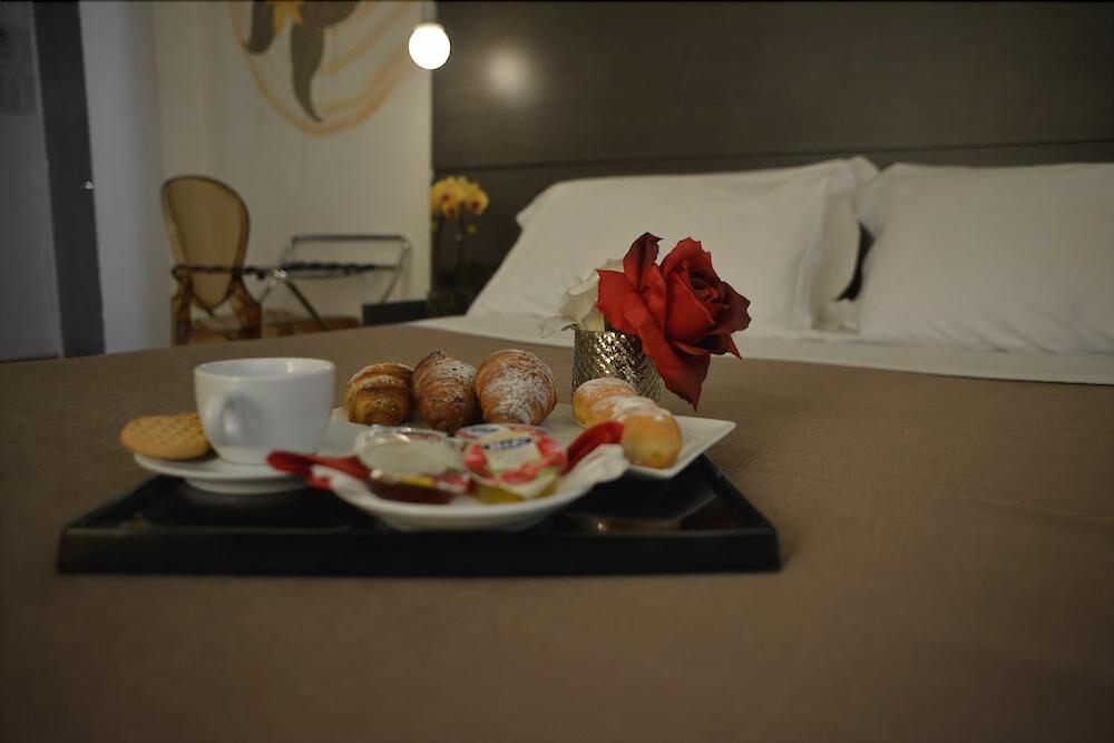 Hotel Tirreno Marina di Massa Εξωτερικό φωτογραφία