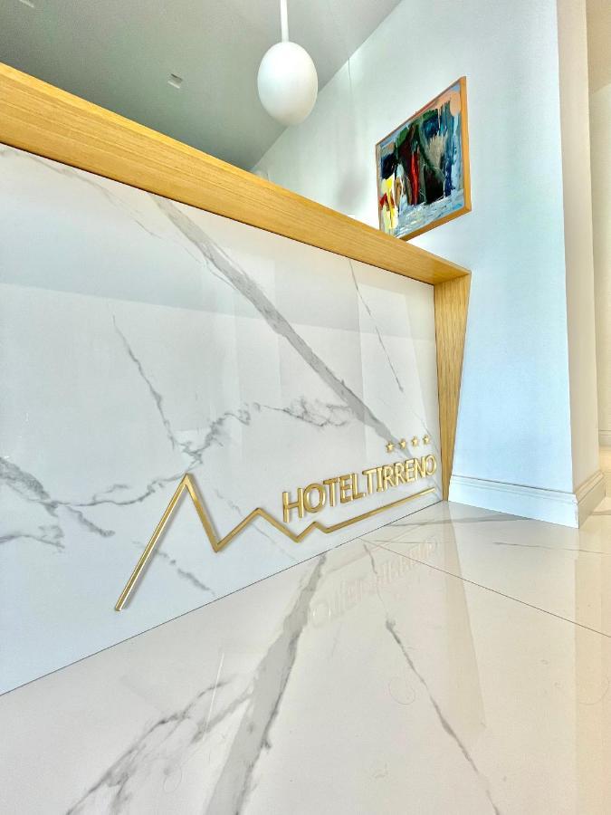 Hotel Tirreno Marina di Massa Εξωτερικό φωτογραφία