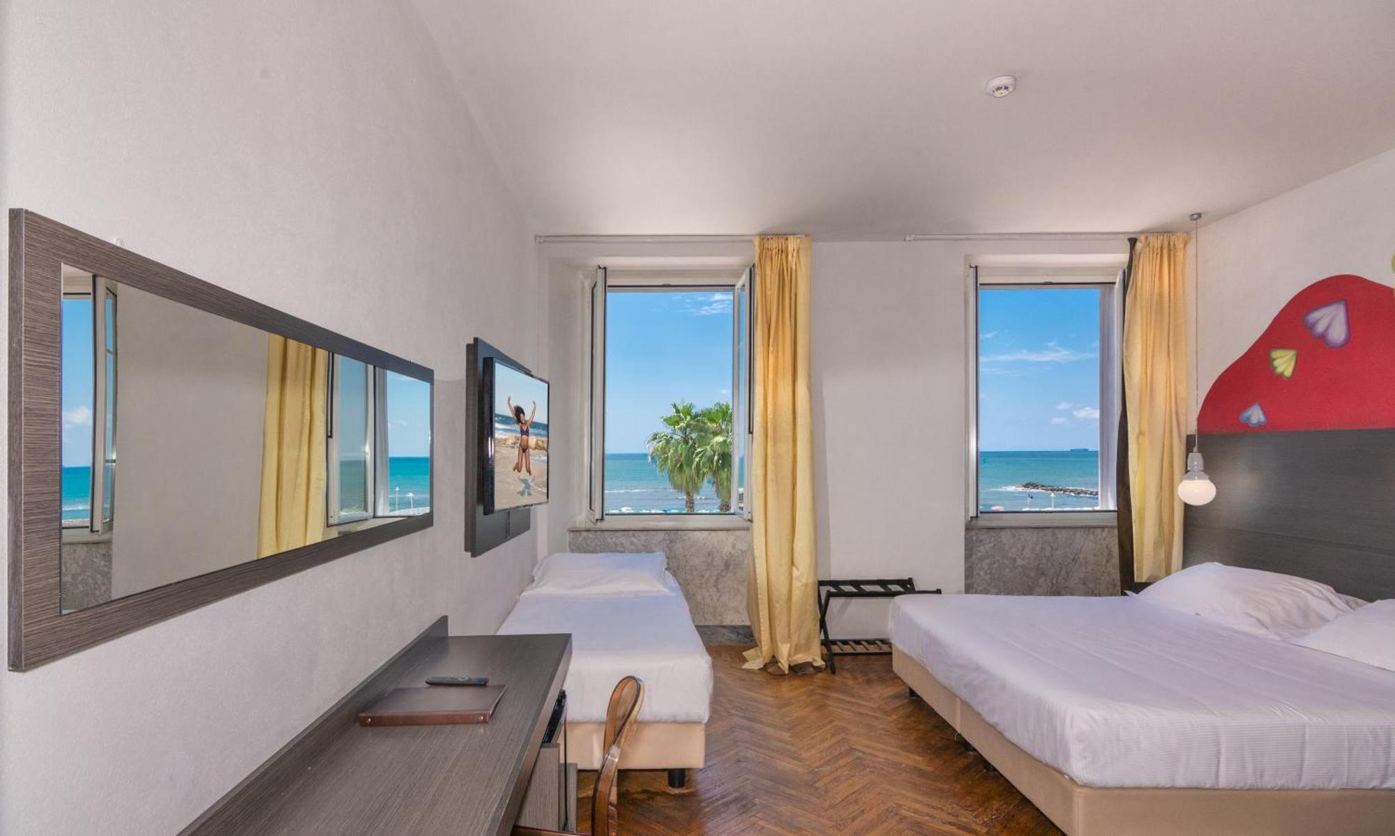 Hotel Tirreno Marina di Massa Εξωτερικό φωτογραφία