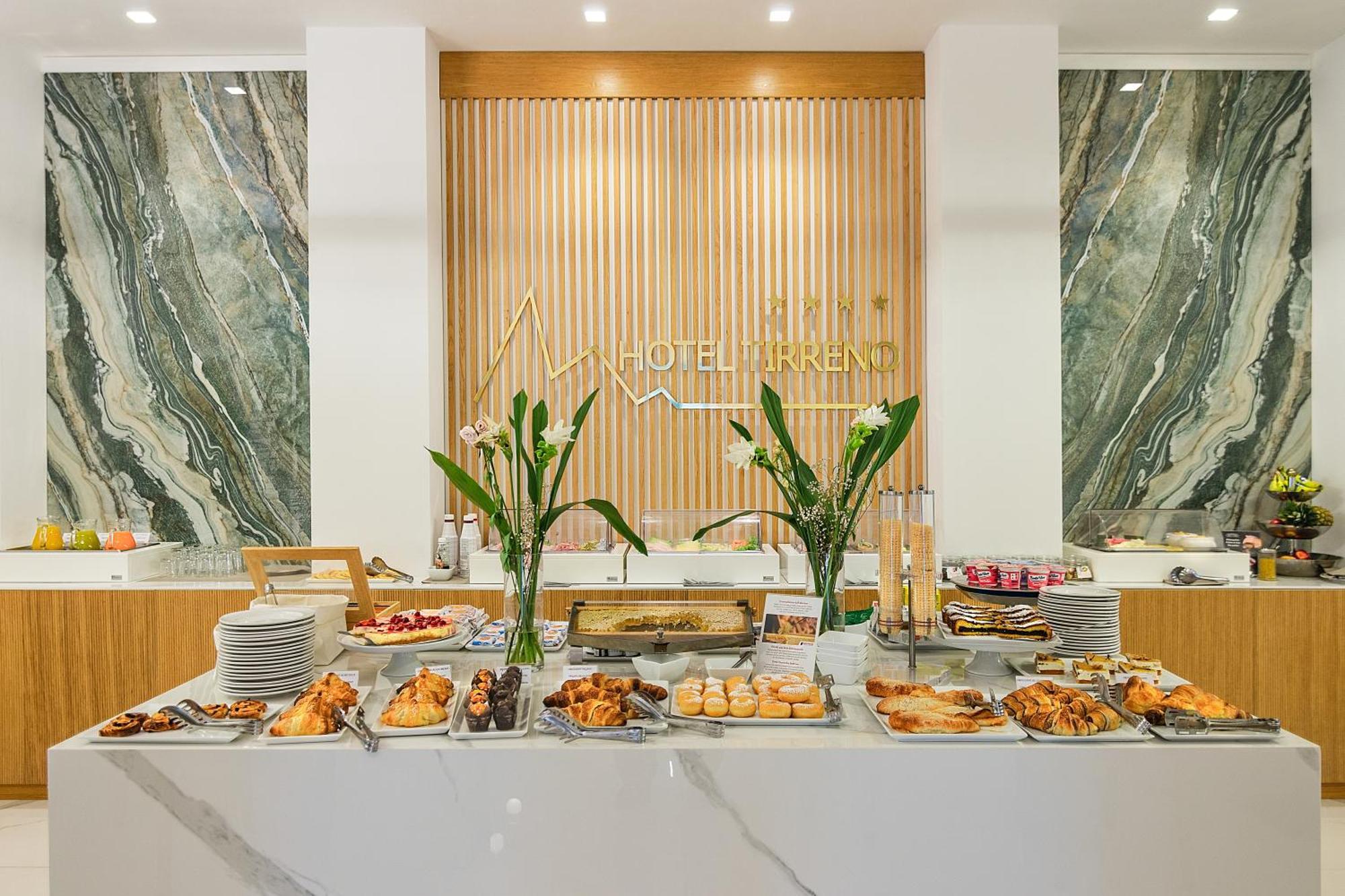 Hotel Tirreno Marina di Massa Εξωτερικό φωτογραφία