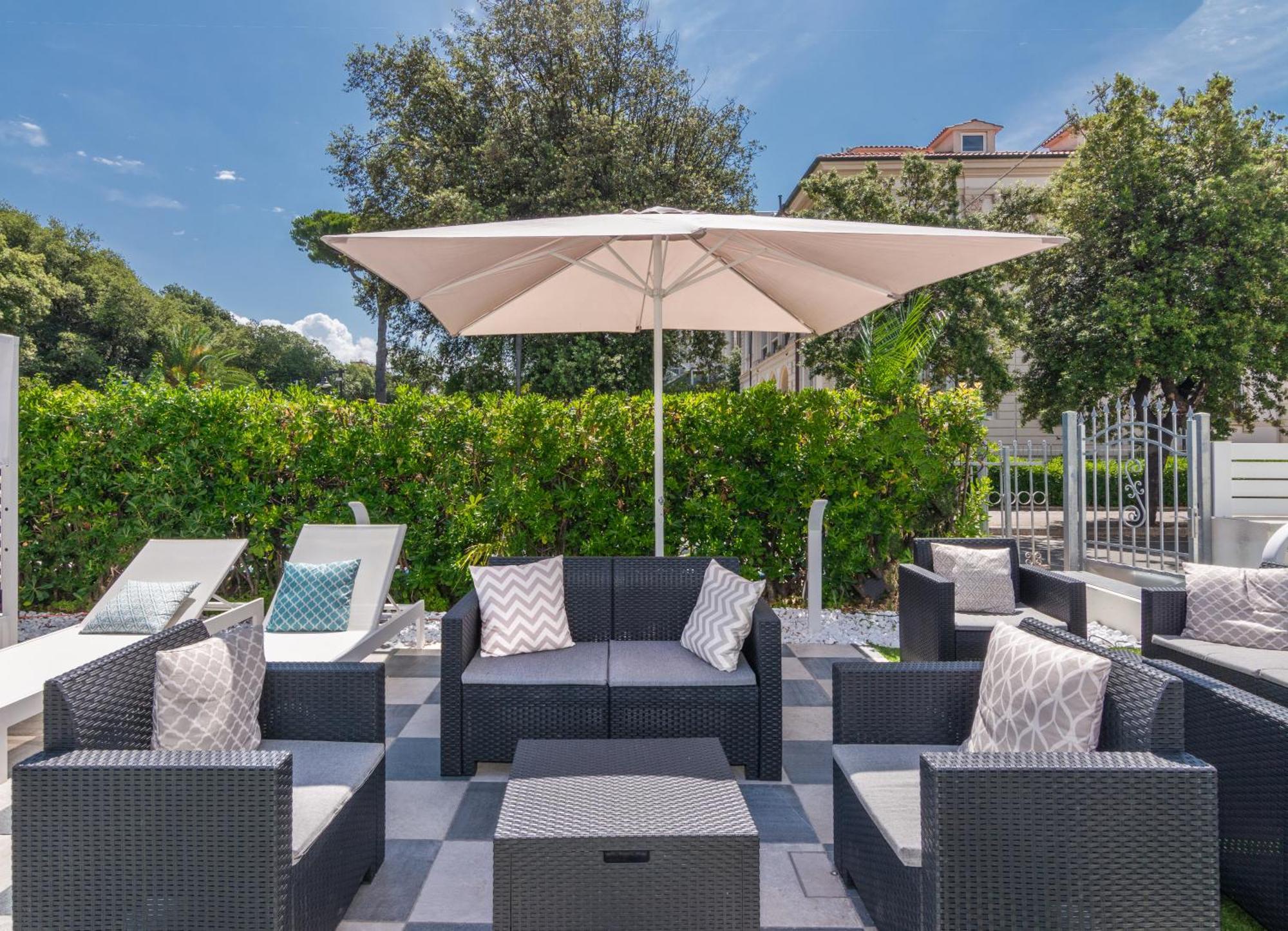 Hotel Tirreno Marina di Massa Εξωτερικό φωτογραφία