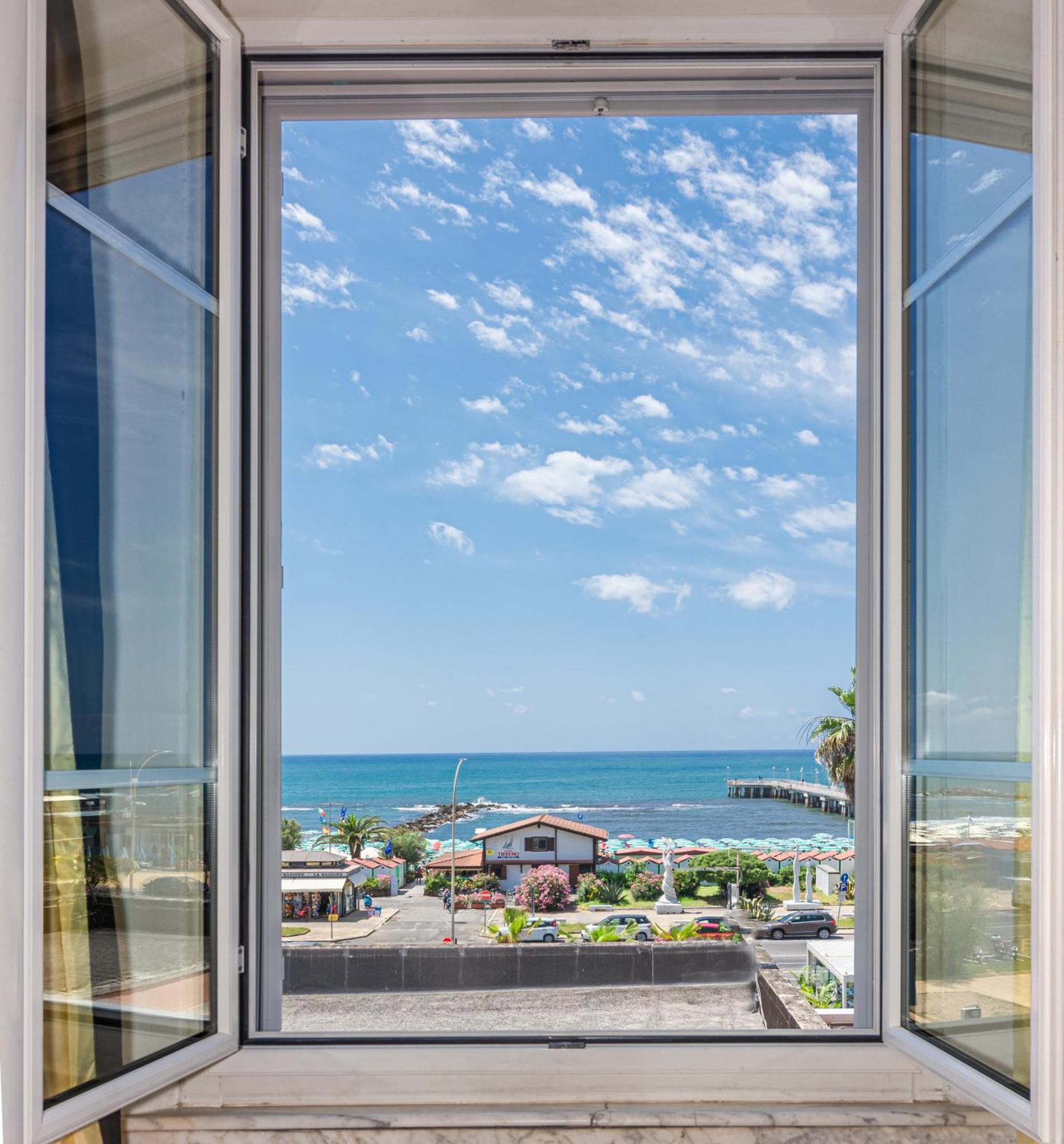 Hotel Tirreno Marina di Massa Εξωτερικό φωτογραφία